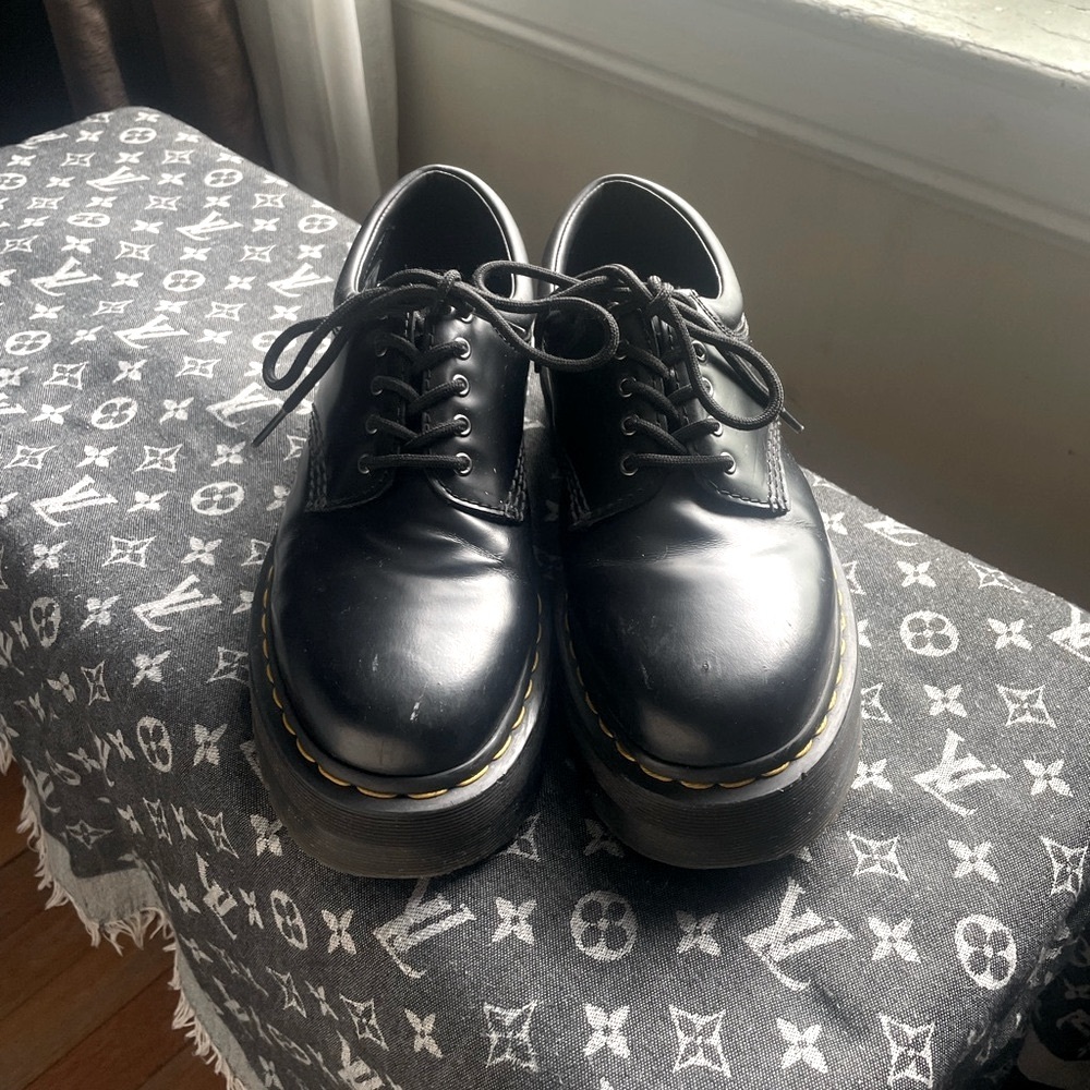 Dr. Martens Black platform Leather Shoes (air cushion sole) pre loved